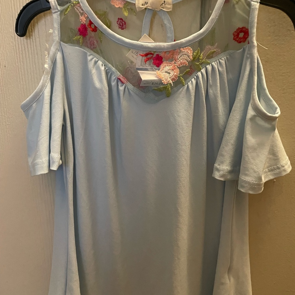 Brand new junior’s shirt size small